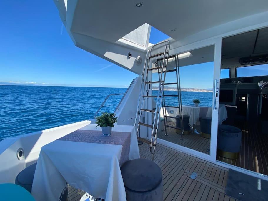 Barco Muy Romantico Con Parking! سان أدريان دي بيزوس المظهر الخارجي الصورة