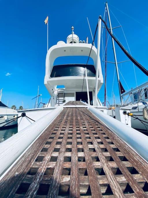 Barco Muy Romantico Con Parking! سان أدريان دي بيزوس المظهر الخارجي الصورة