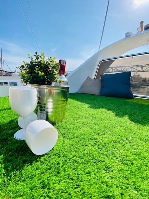 Barco Muy Romantico Con Parking! سان أدريان دي بيزوس المظهر الخارجي الصورة